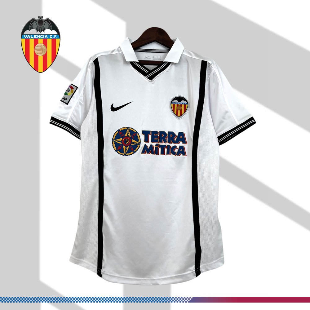 05b90f0b86-015223f3c9 2000/2001 Valencia Home Retro Football Shirt - Image 1
