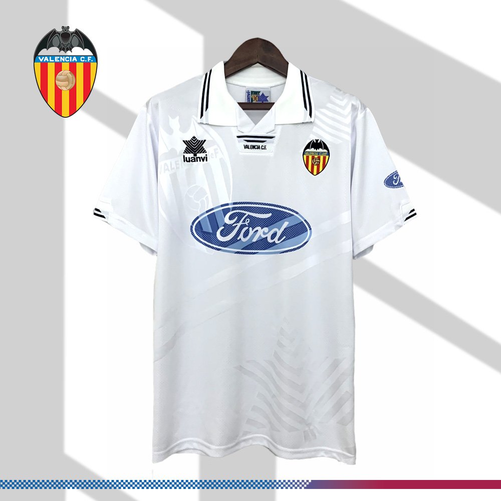65dc0de231-01503575b0 1999/2000 Valencia Home Retro Football Shirt - Image 1