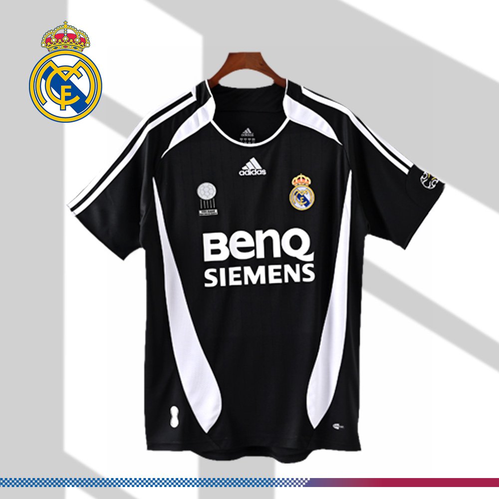 8850a4a2a5-0411420746 2006/2007 Real Madrid Away Retro Football Shirt - Image 1